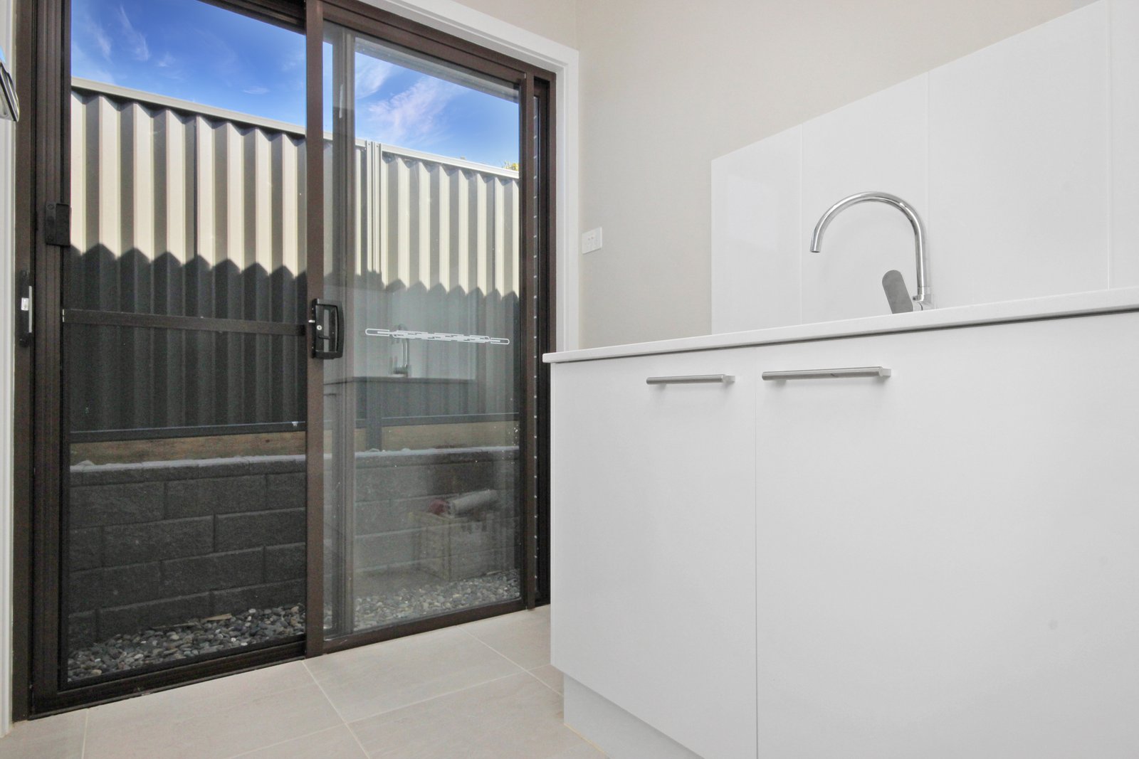 61 Vernon Circuit KEW 11