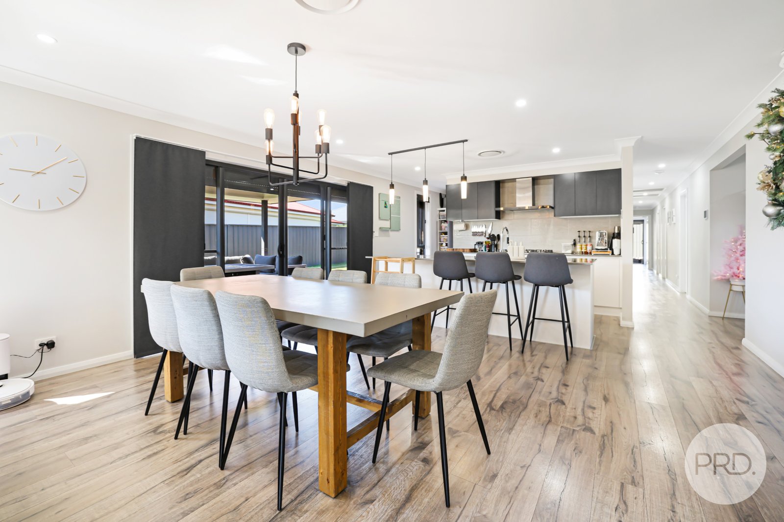 61 Warrah Drive TAMWORTH 5