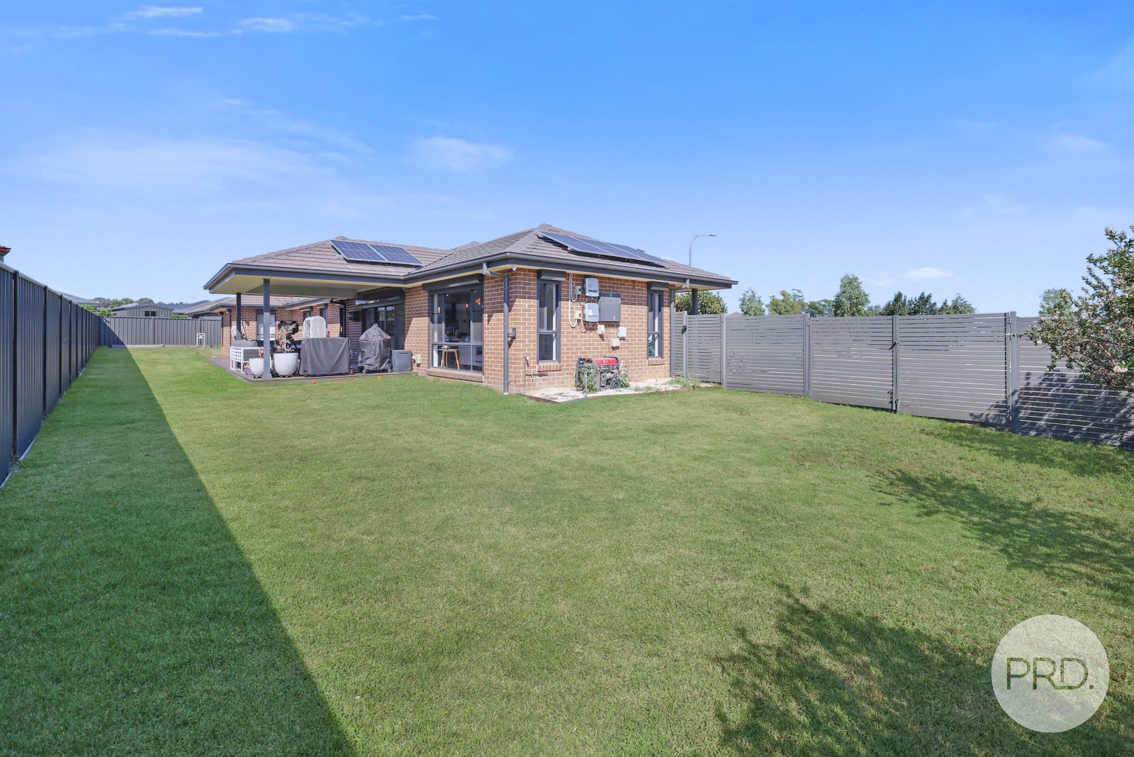 61 Warrah Drive TAMWORTH 16