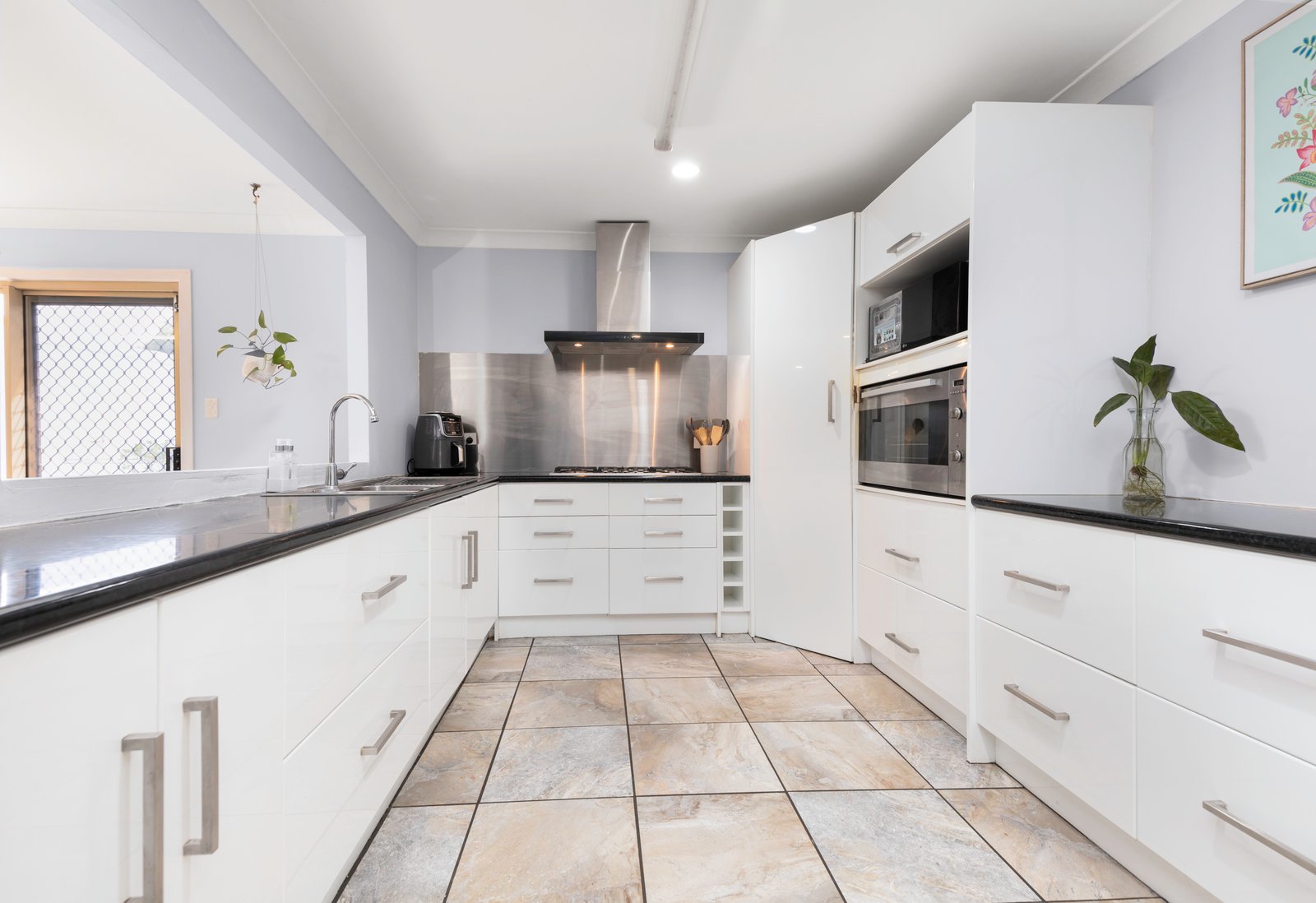 61 Windsor Drive HAY POINT 4