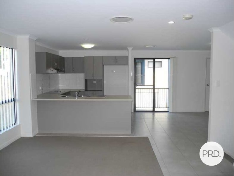 6/10 Arthur Street BOYNE ISLAND 2