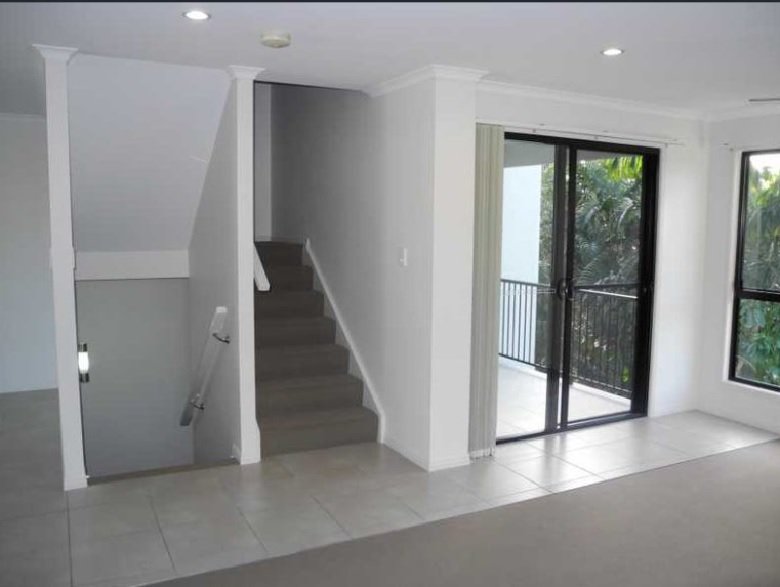 6/10 Arthur Street BOYNE ISLAND 4