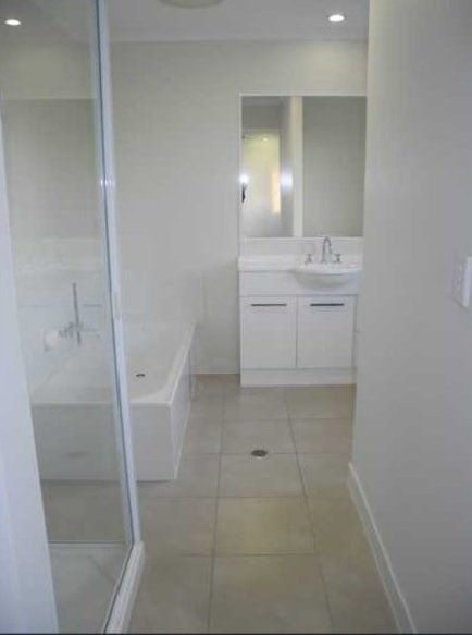 6/10 Arthur Street BOYNE ISLAND 7