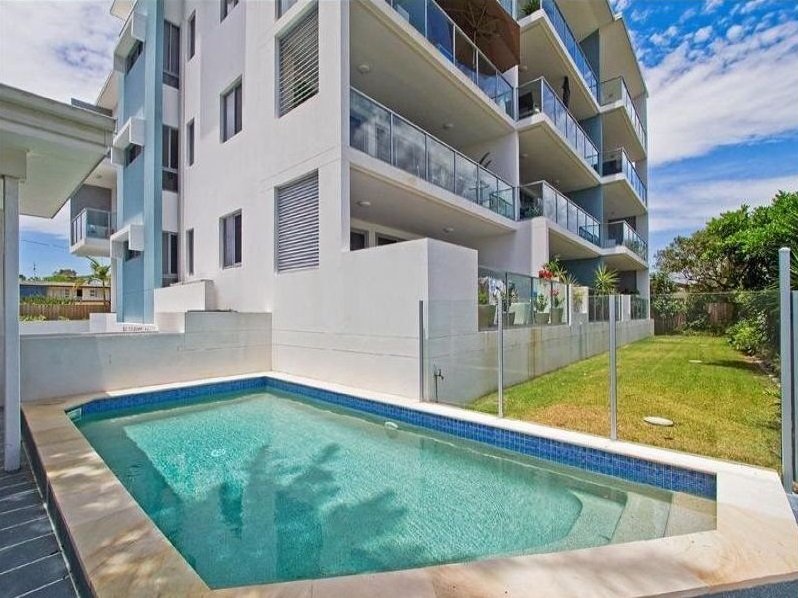 6/10 Tallebudgera Drive PALM BEACH 1