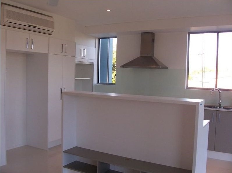 6/10 Tallebudgera Drive PALM BEACH 4