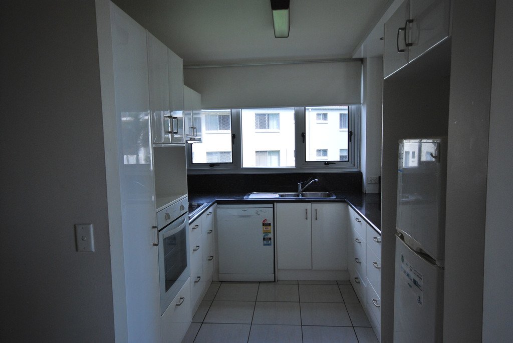 6/100 The Esplanade BURLEIGH HEADS 2