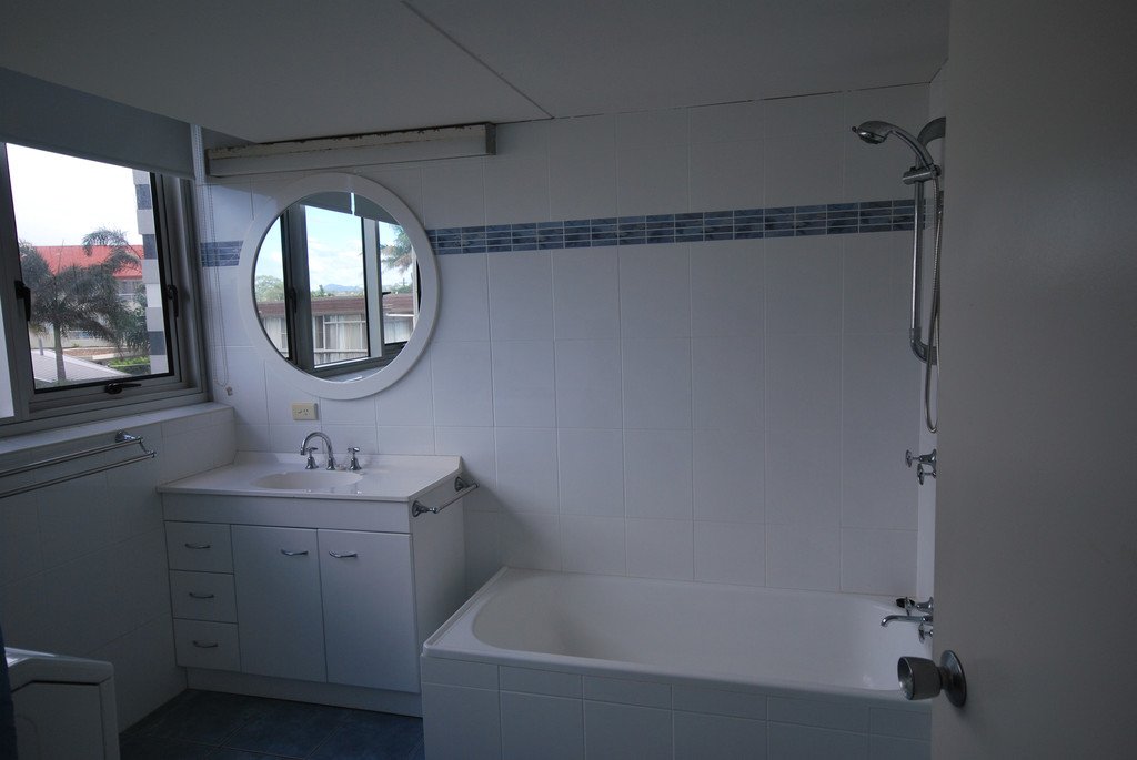 6/100 The Esplanade BURLEIGH HEADS 12