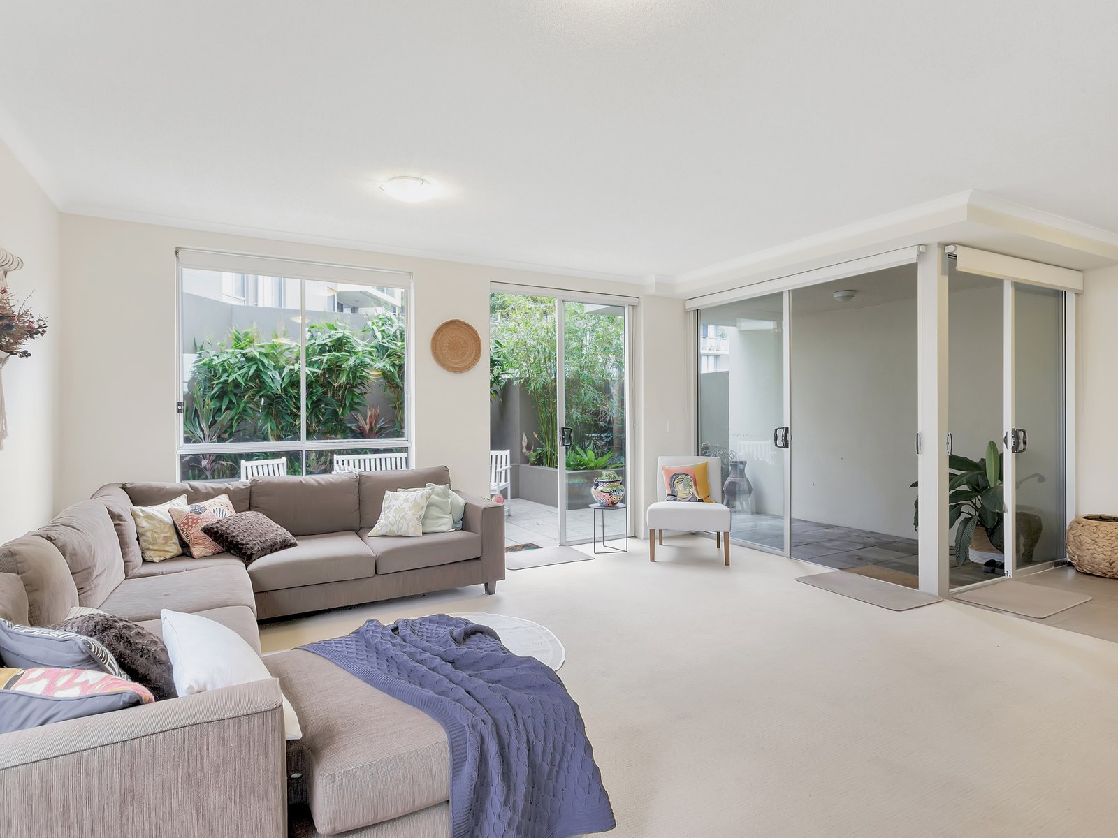 6101/12 Executive Drive BURLEIGH WATERS 3