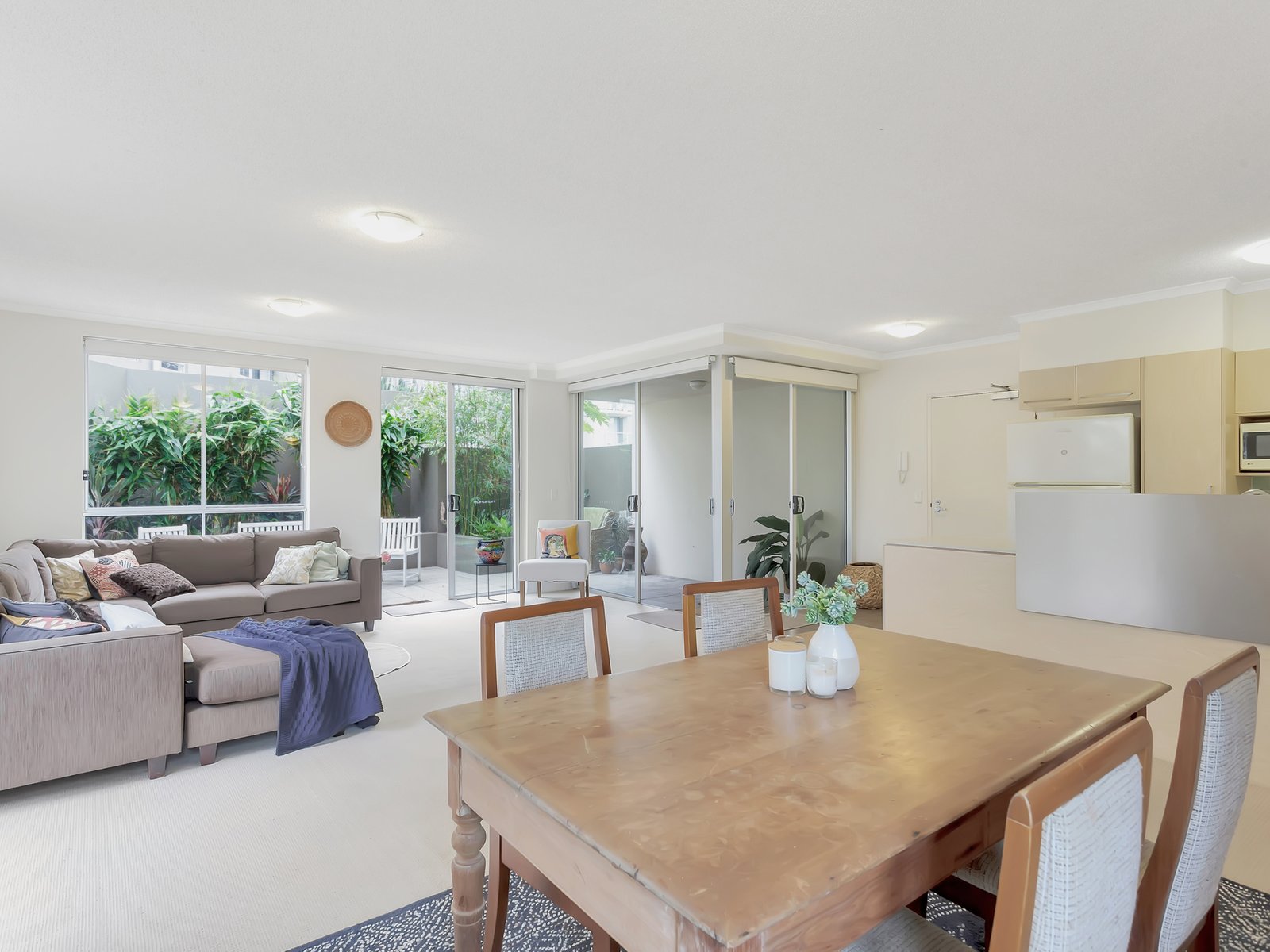 6101/12 Executive Drive BURLEIGH WATERS 8