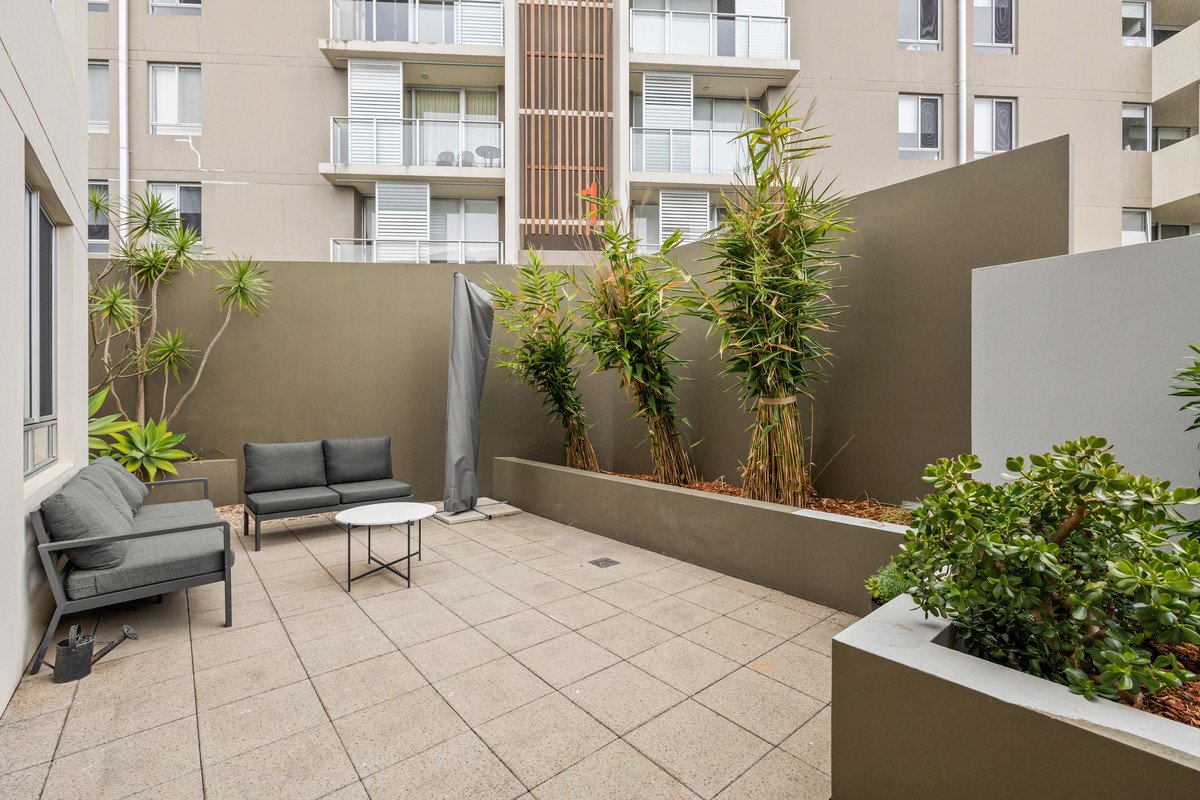 6101/12 Executive Drive Burleigh Waters 2