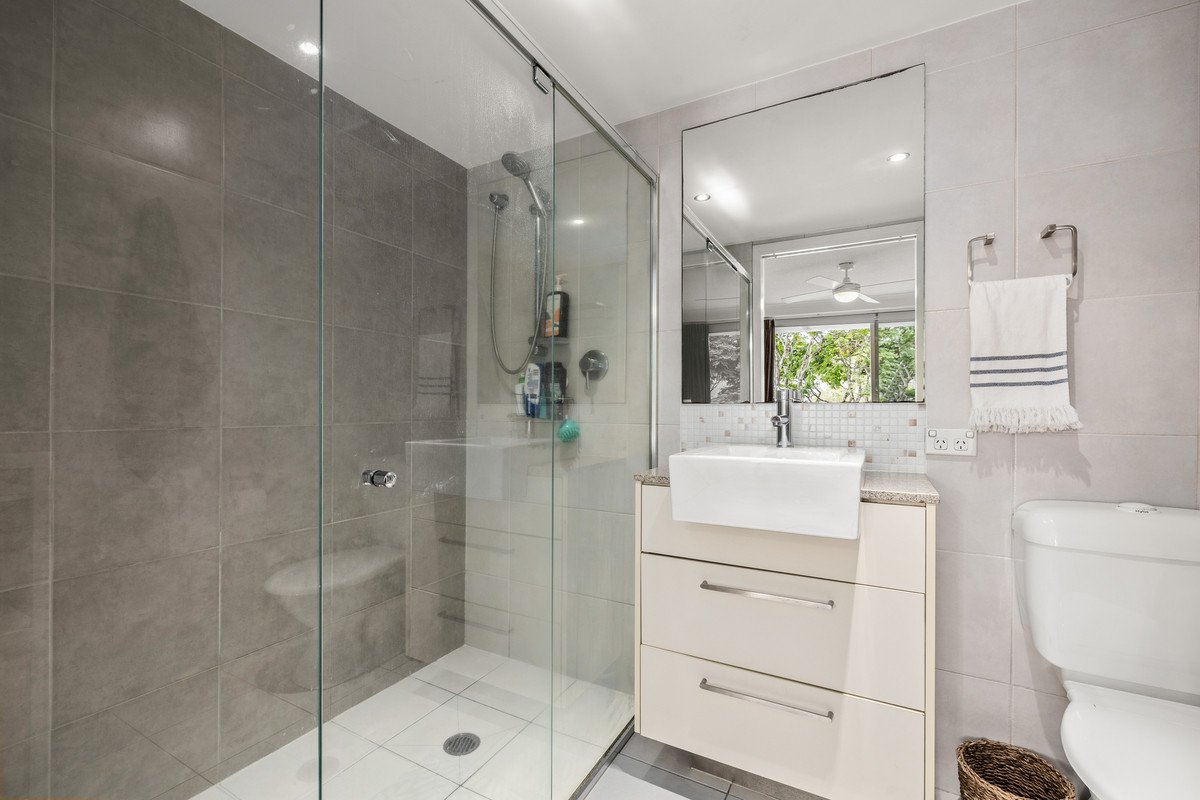 6101/12 Executive Drive Burleigh Waters 6