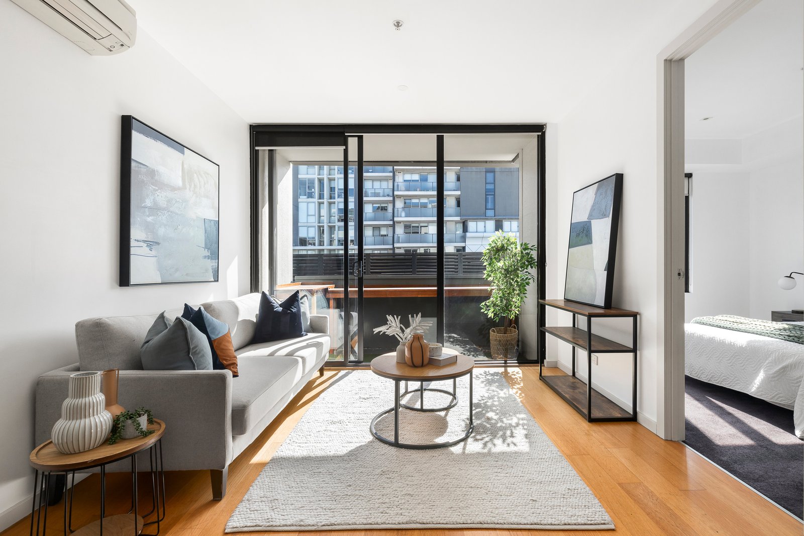 Gallery: 610/57 Bay Street