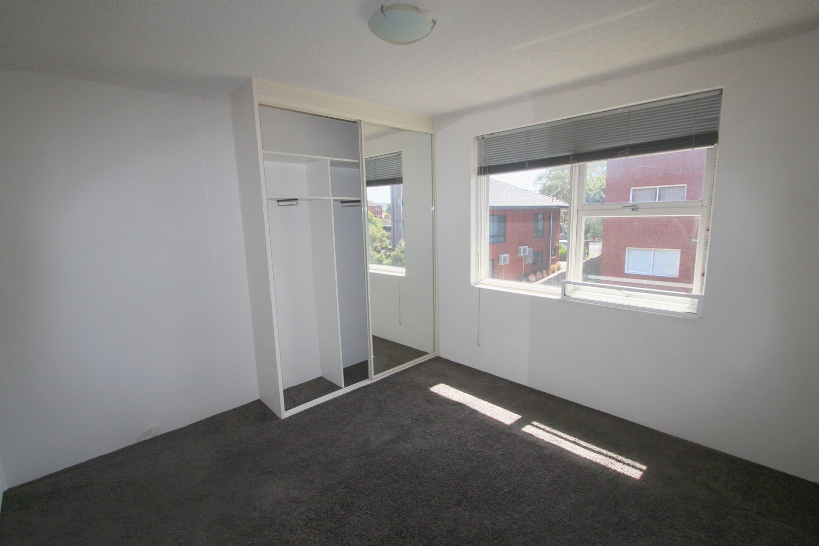 6/11 Brittain Crescent HILLSDALE 4
