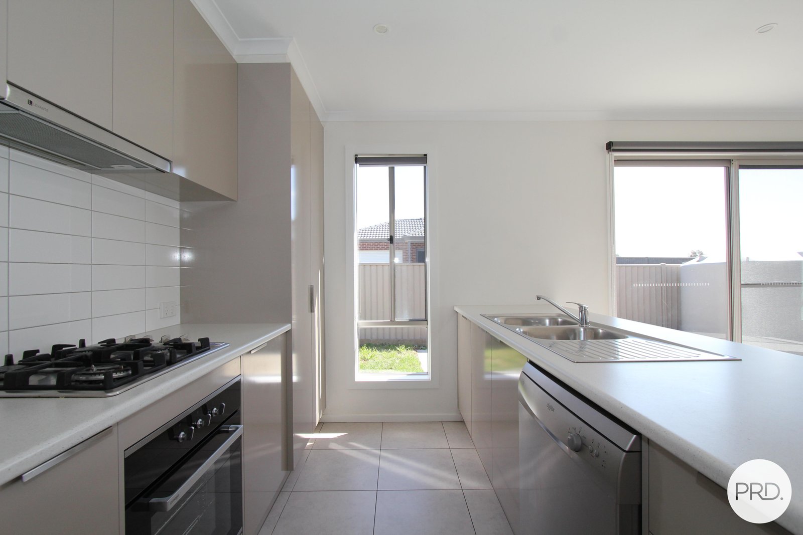 6/11 Spencer Street CANADIAN 2