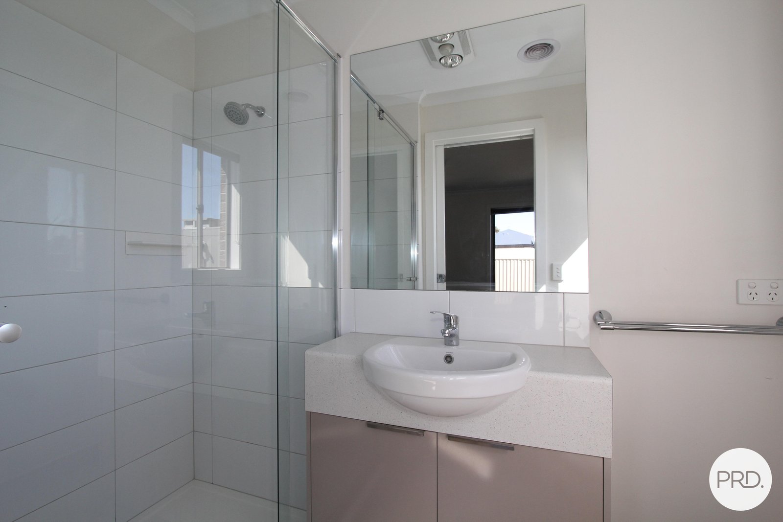 6/11 Spencer Street CANADIAN 8