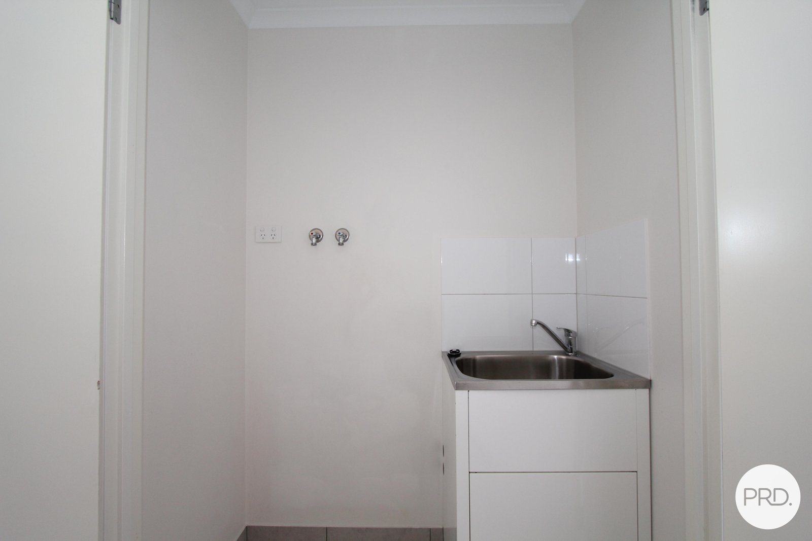 6/11 Spencer Street CANADIAN 12