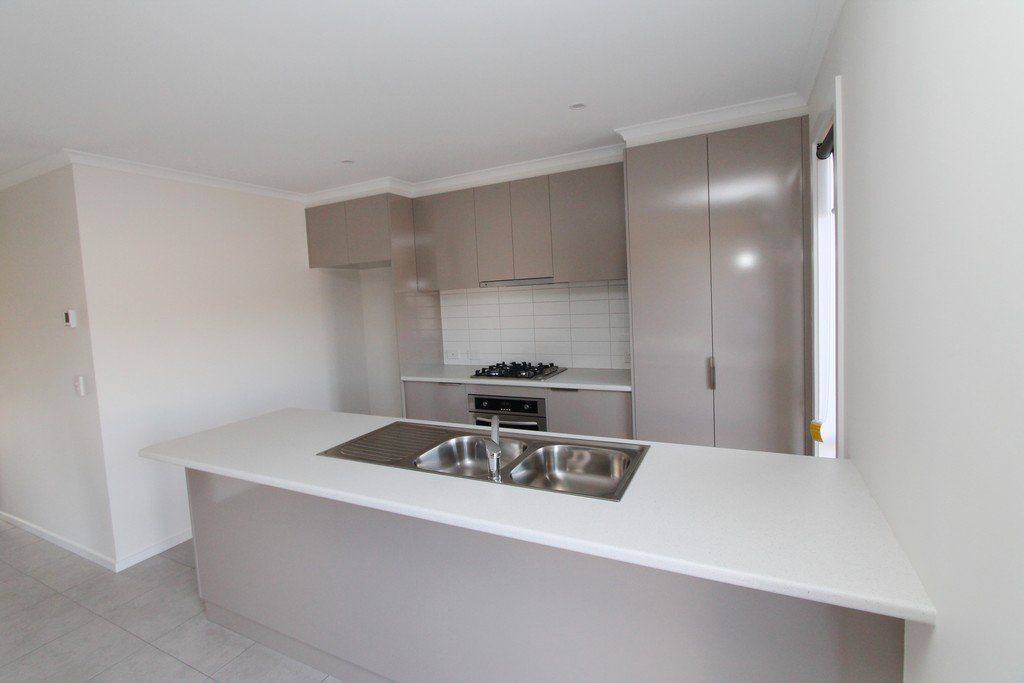 6/11 Spencer Street CANADIAN 3