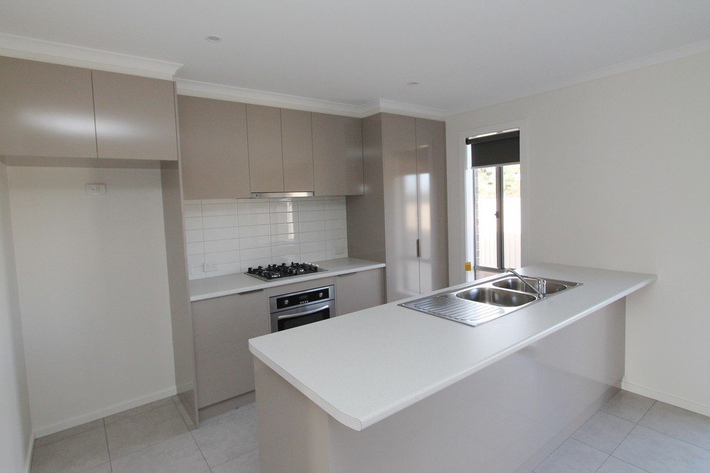 6/11 Spencer Street CANADIAN 4