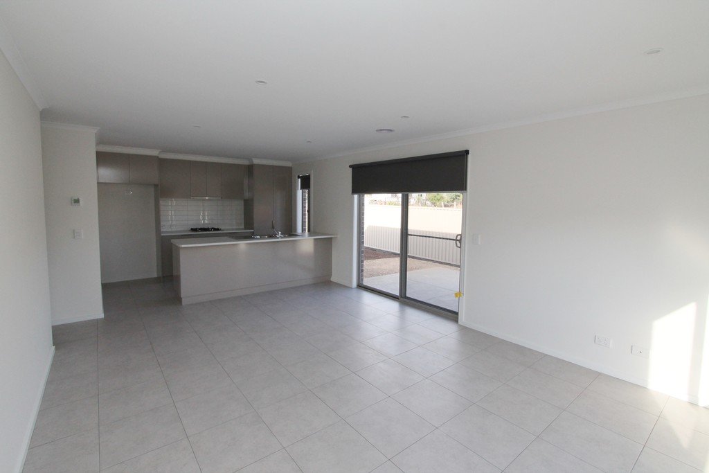 6/11 Spencer Street CANADIAN 5