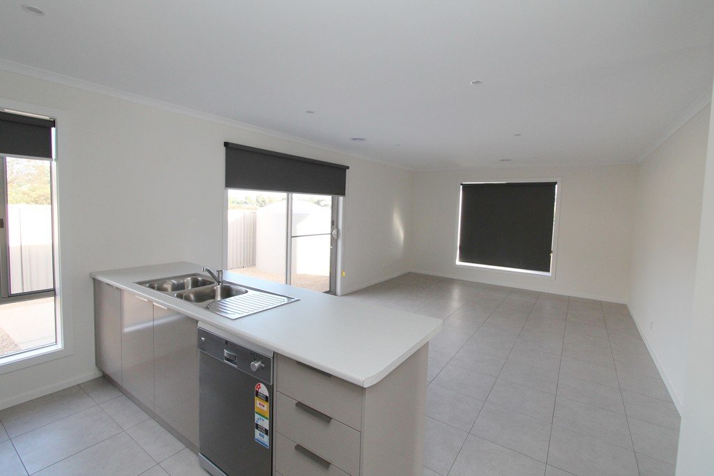 6/11 Spencer Street CANADIAN 6