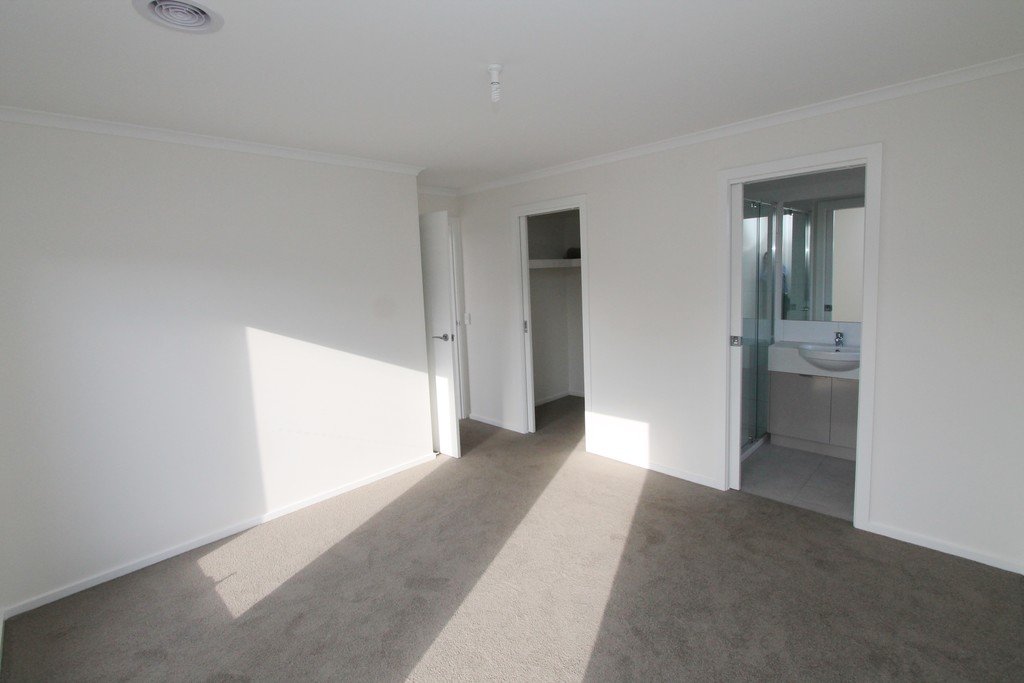 6/11 Spencer Street CANADIAN 8