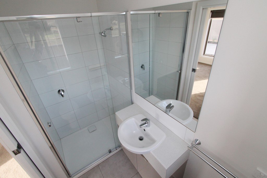 6/11 Spencer Street CANADIAN 9