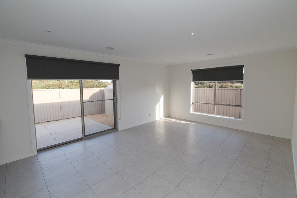 6/11 Spencer Street CANADIAN 16