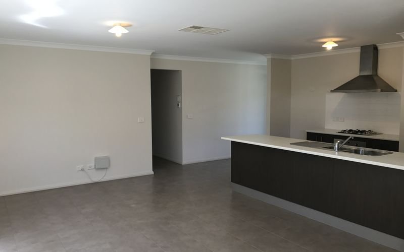 6/110 Greta Drive LAVINGTON 3