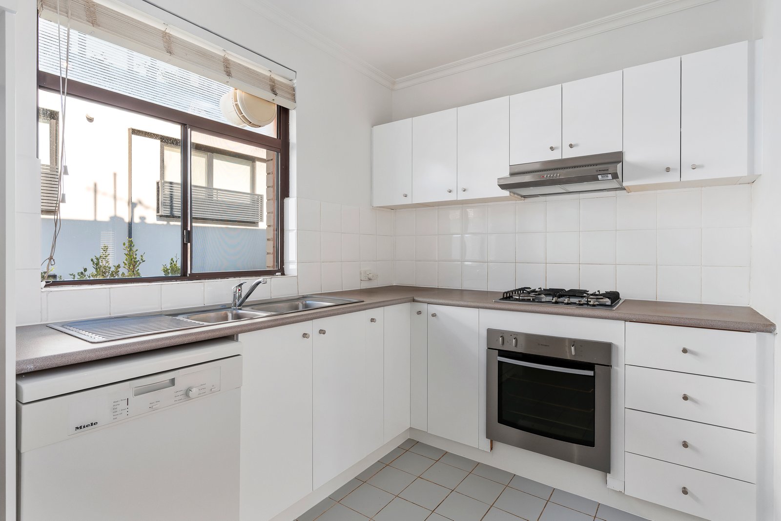 Gallery: 6/112 Tennyson Street