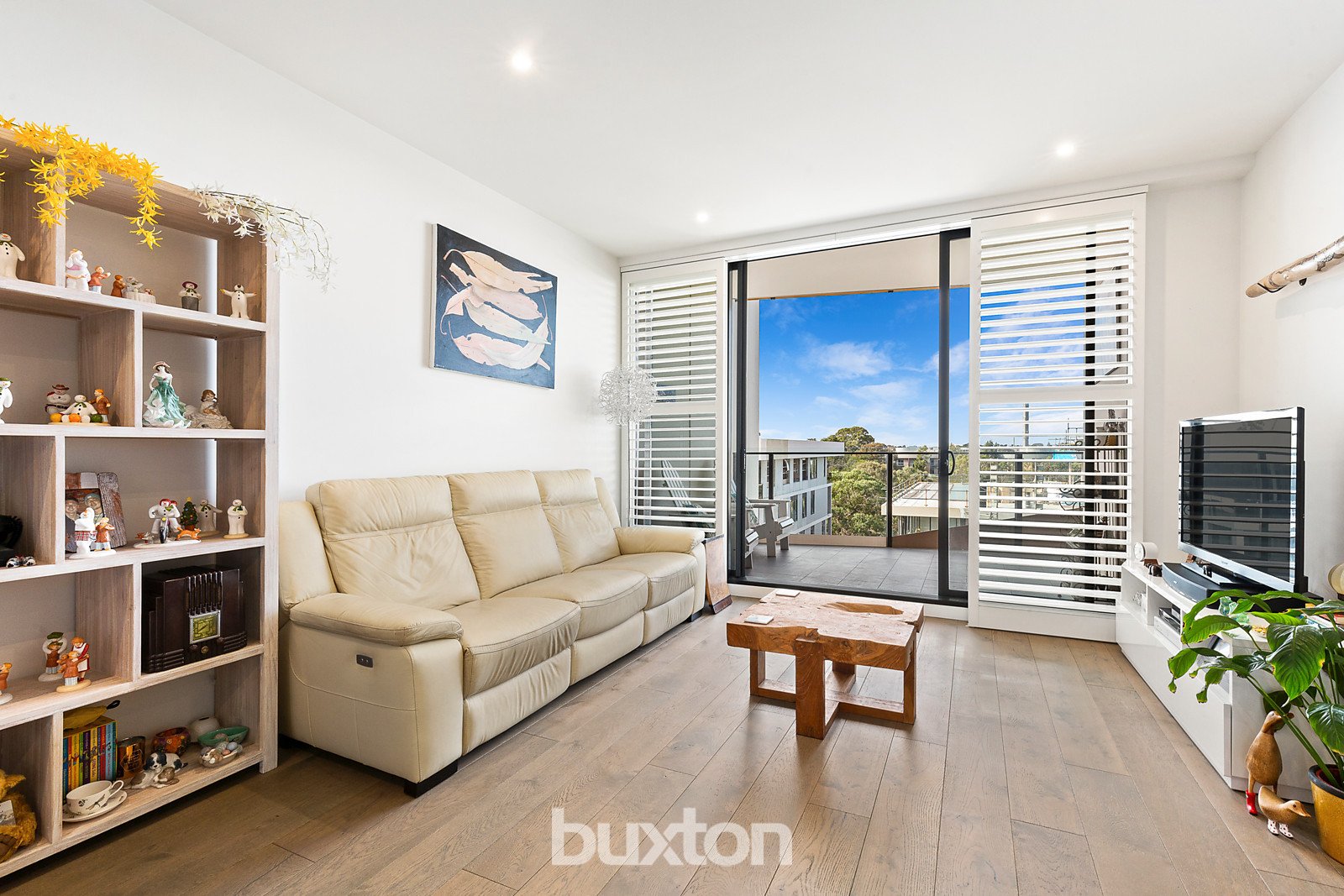 Gallery: 611/222 Bay Road