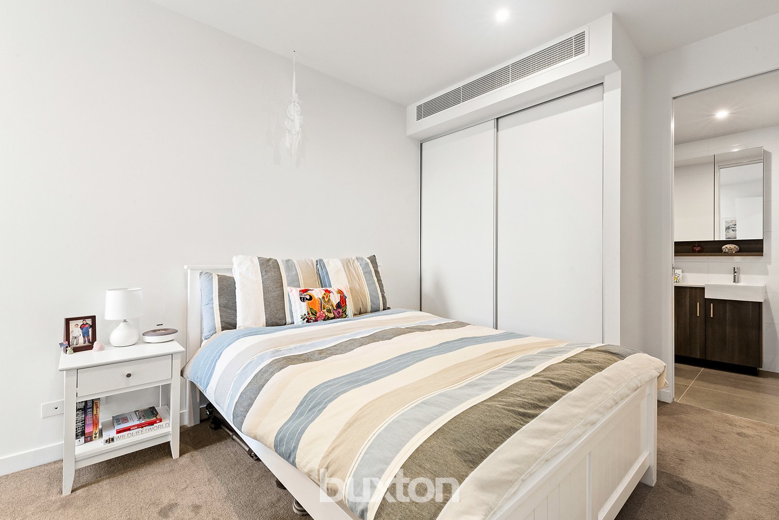 Gallery: 611/222 Bay Road