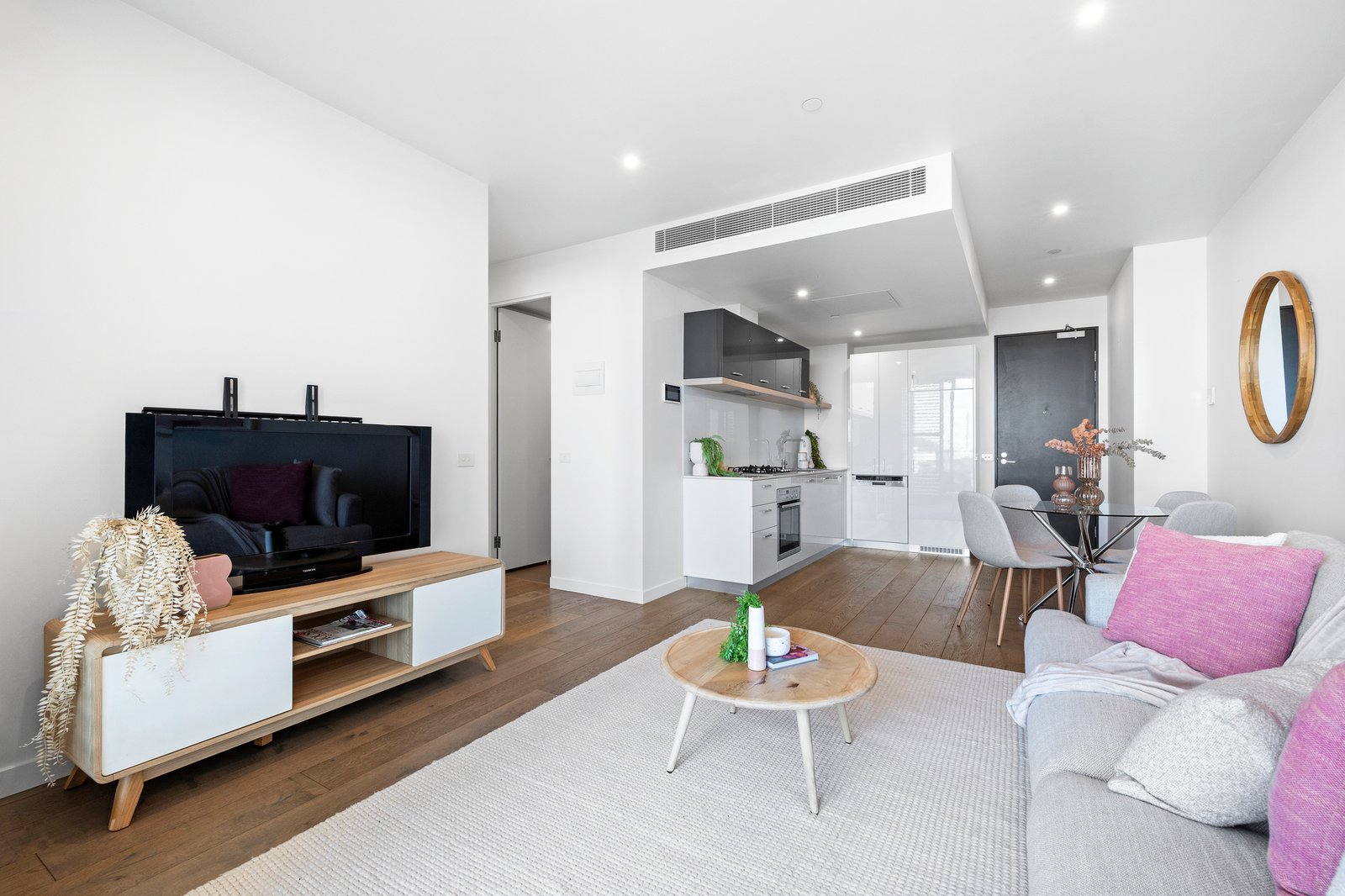 Gallery: 611/222 Bay Road