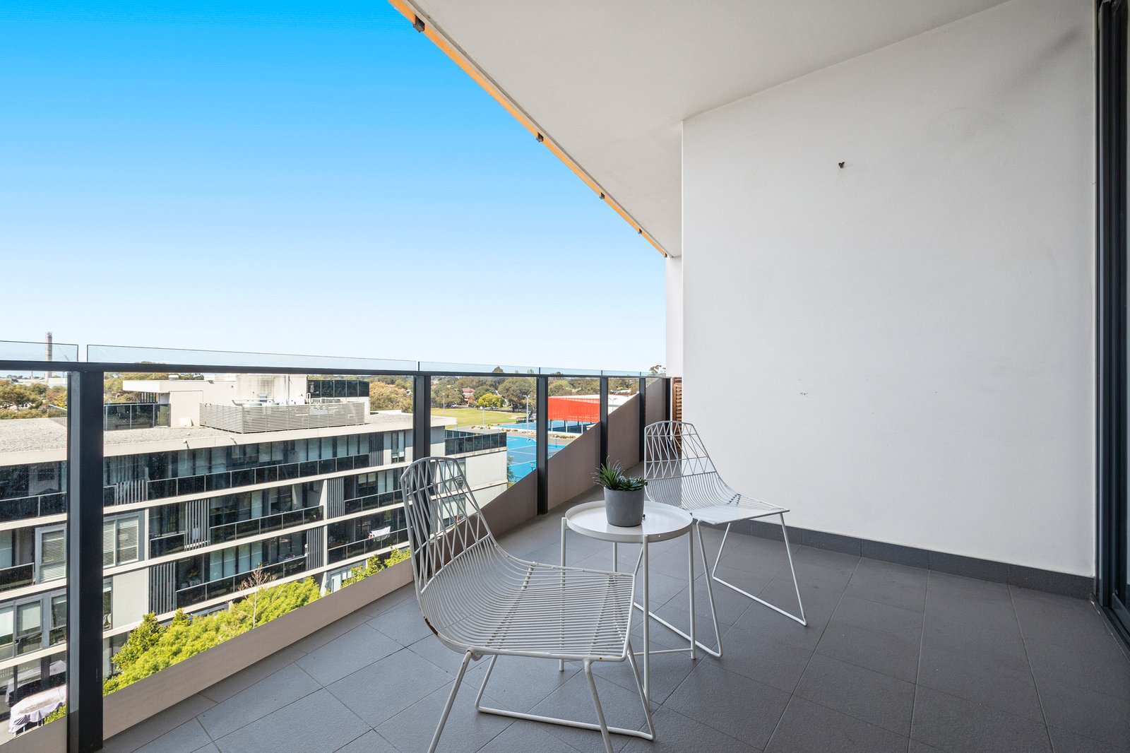 Gallery: 611/222 Bay Road