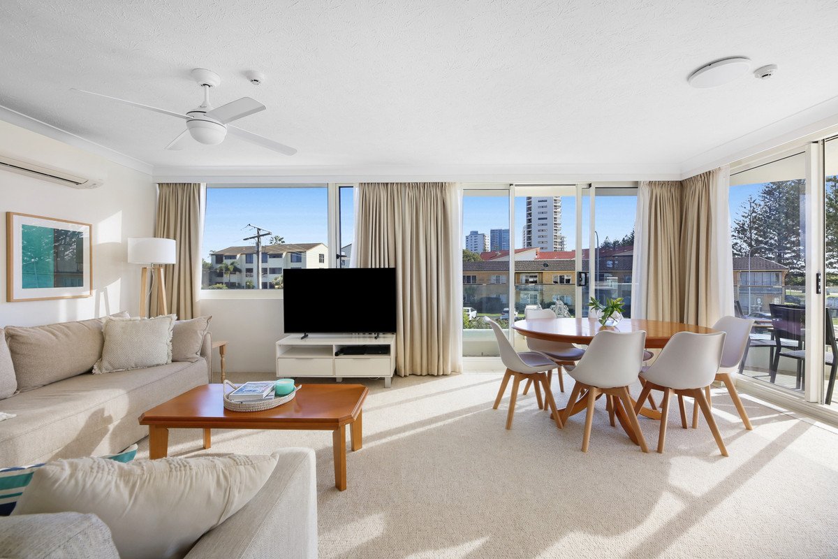 6/114 The Esplanade Burleigh Heads 4