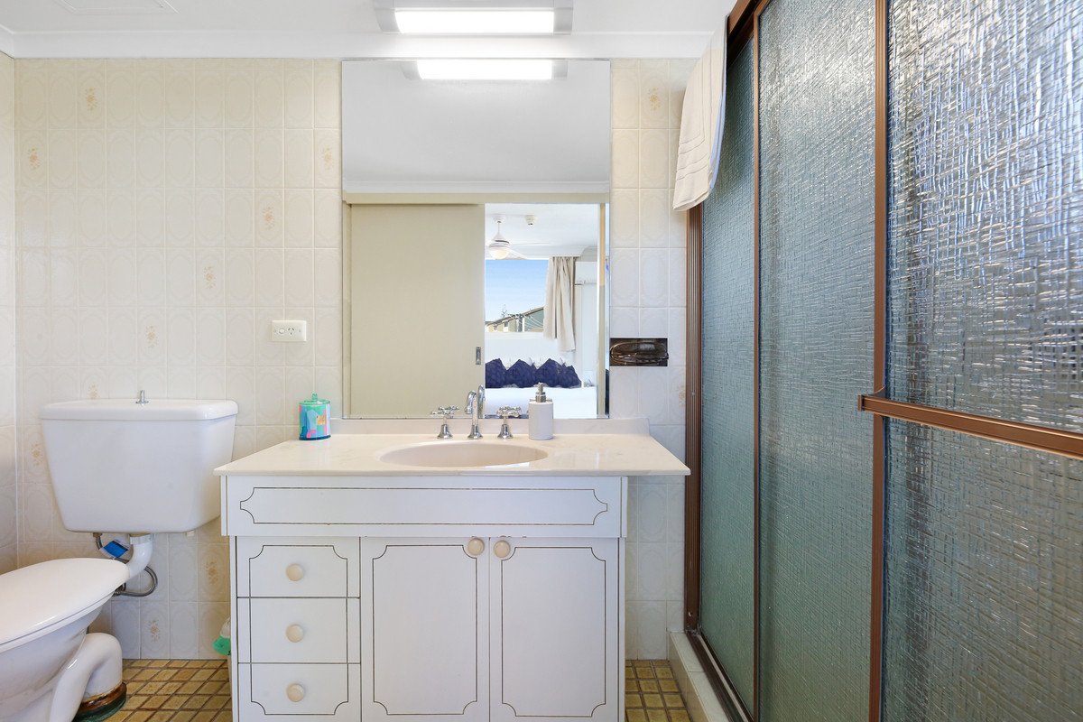 6/114 The Esplanade Burleigh Heads 14