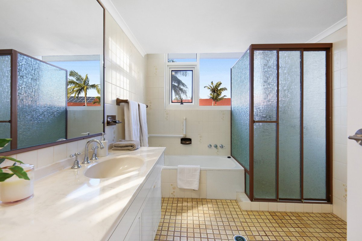 6/114 The Esplanade Burleigh Heads 16