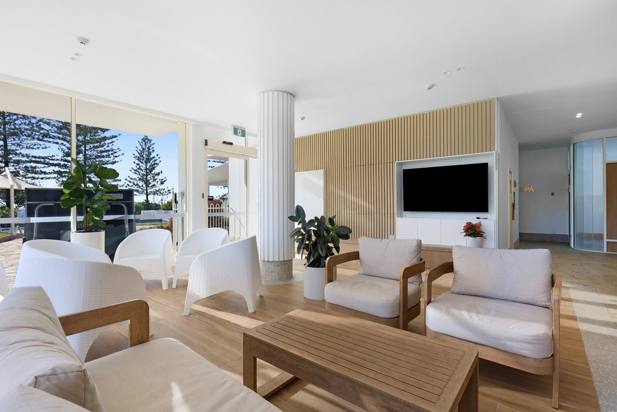 6/114 The Esplanade Burleigh Heads 17