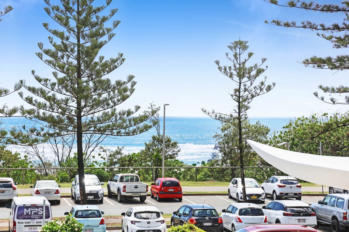 6/114 The Esplanade Burleigh Heads 3
