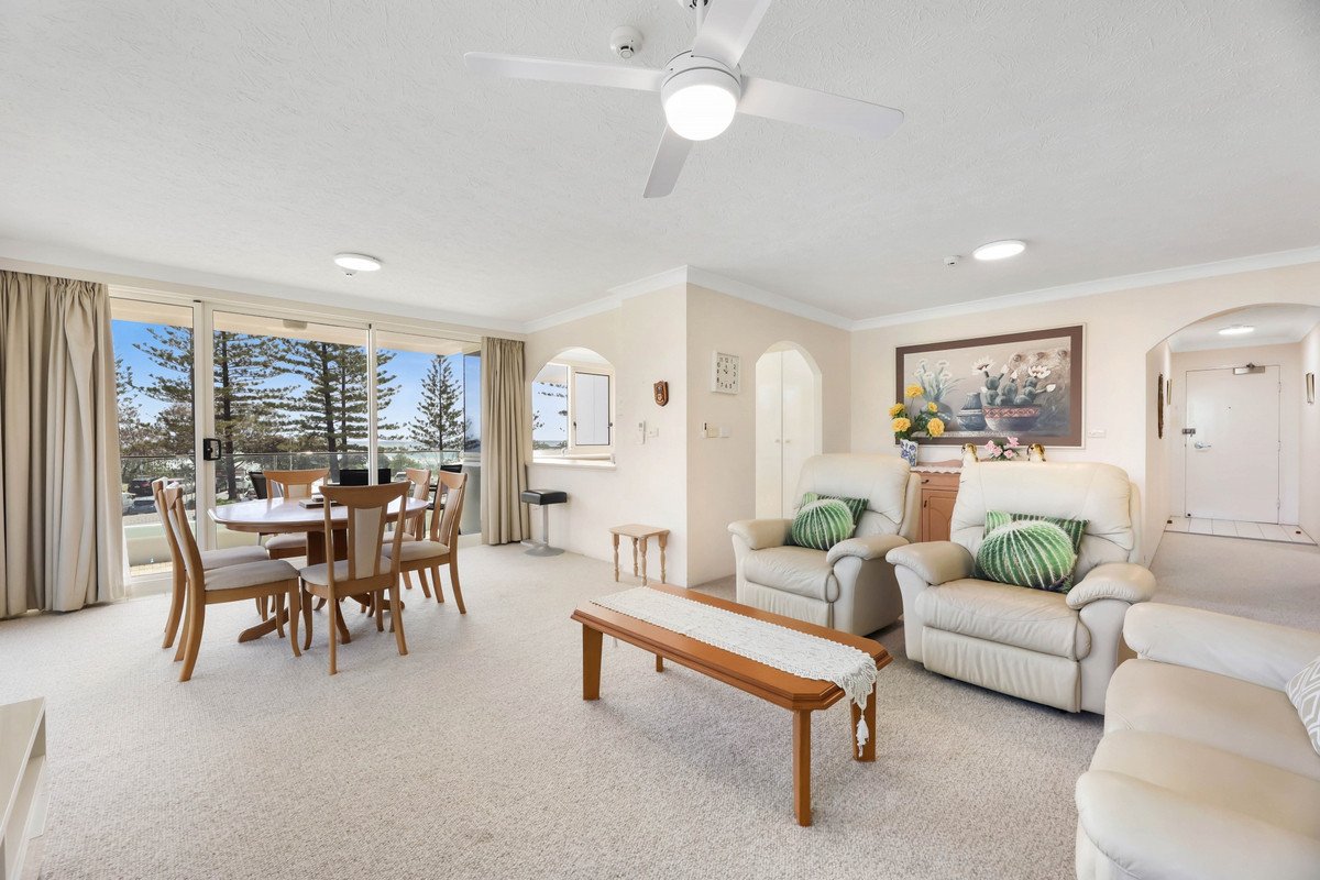 6/114 The Esplanade Burleigh Heads 5