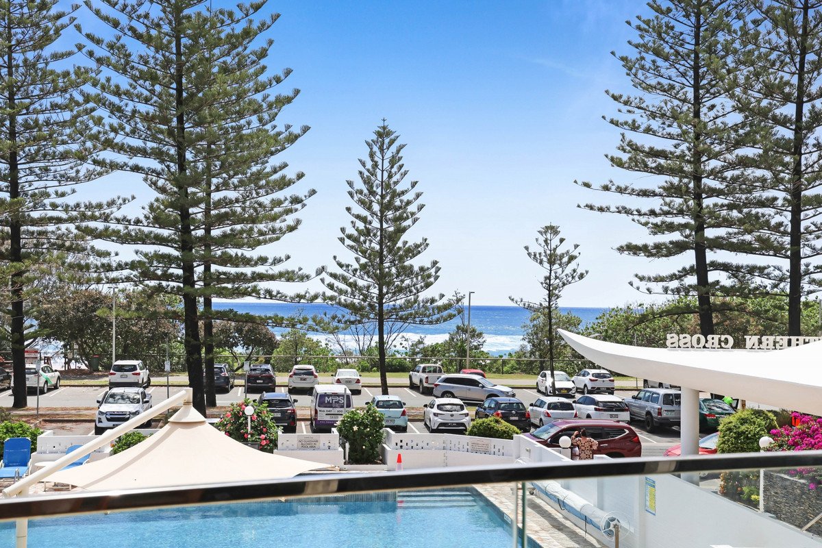 6/114 The Esplanade Burleigh Heads 11