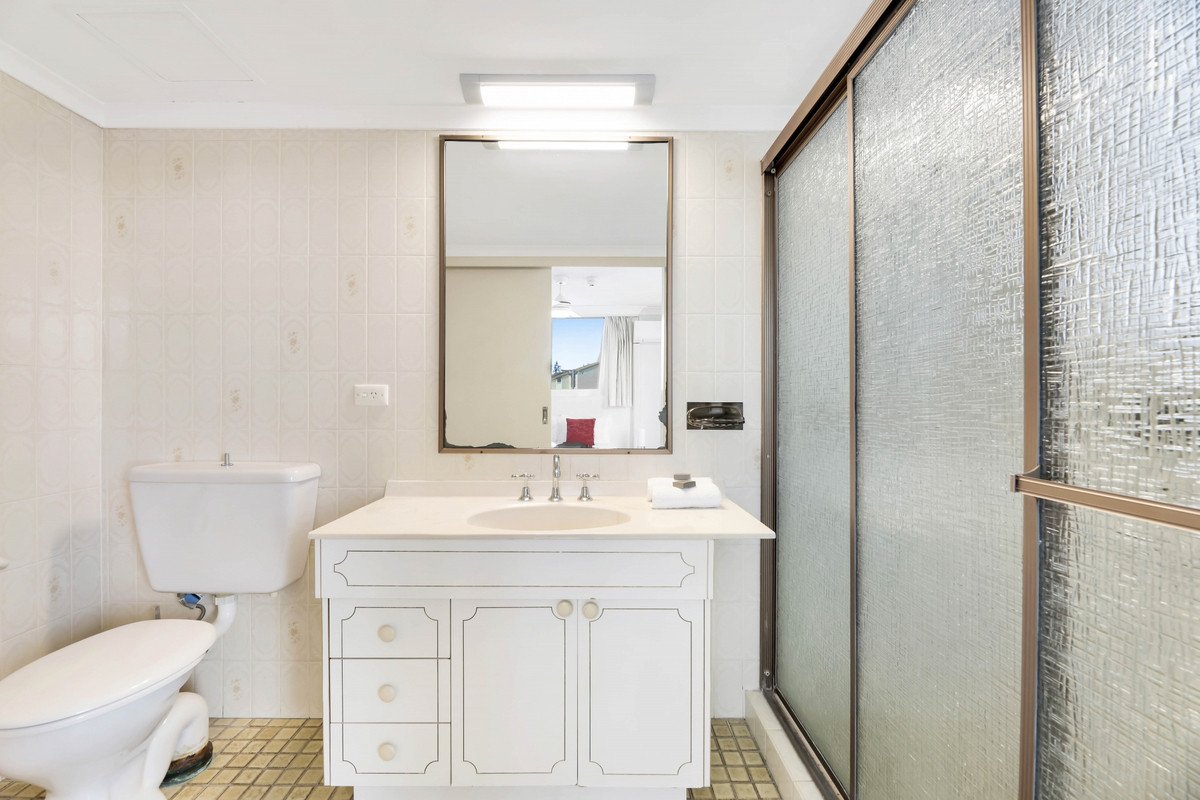 6/114 The Esplanade Burleigh Heads 14