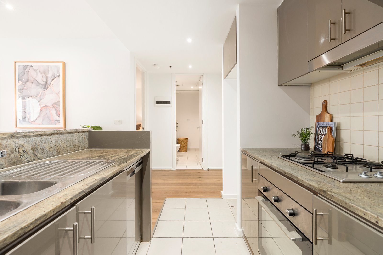 Gallery: 611/52 Nott Street