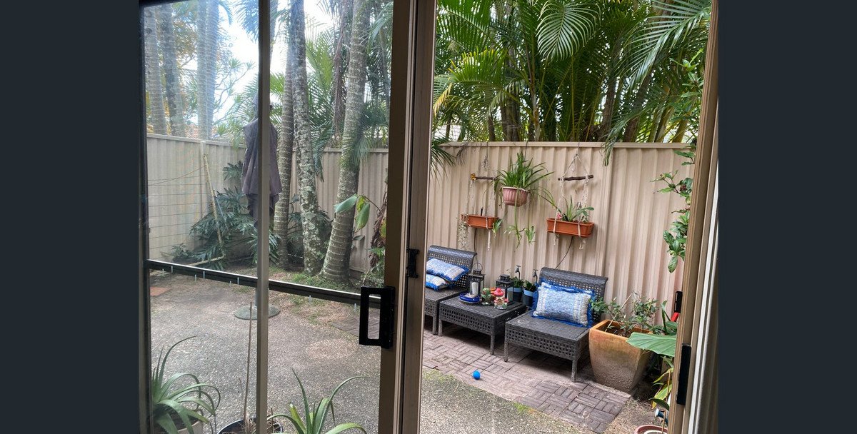 6/12 Cupania Place Elanora 2