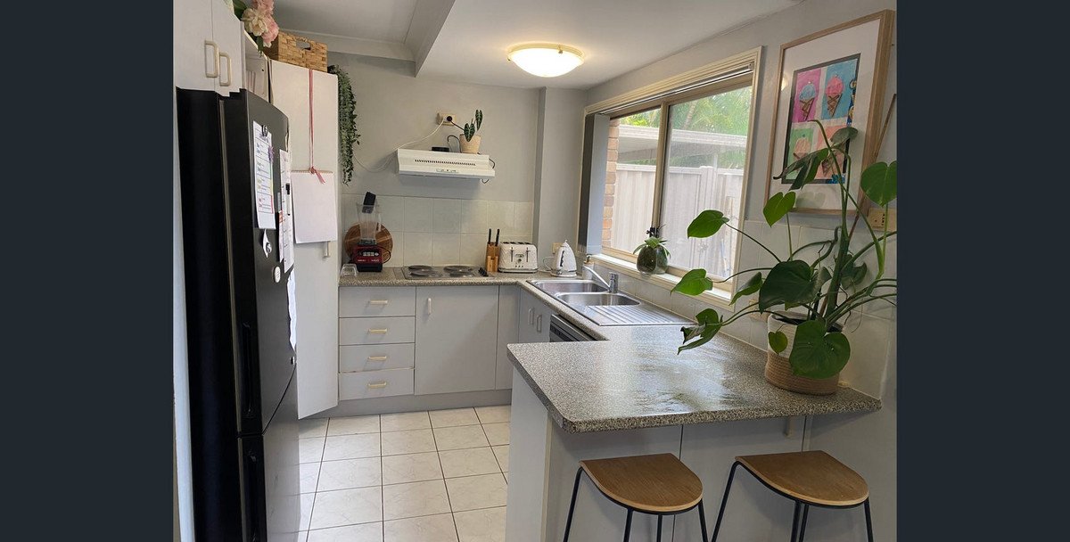 6/12 Cupania Place Elanora 7