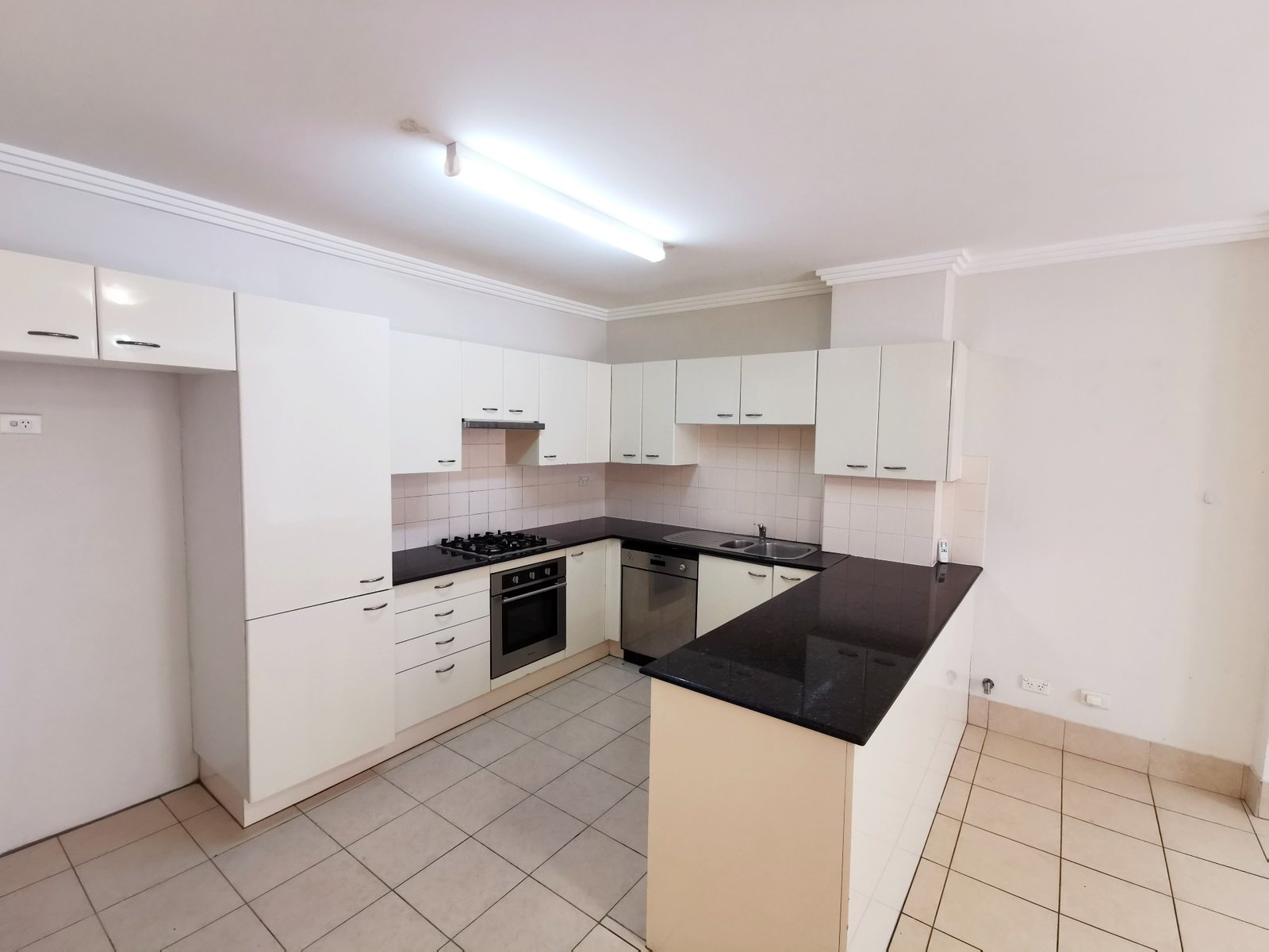 6/12 Dora Street HURSTVILLE 2