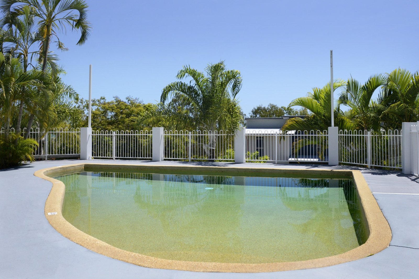 6/12 Eshelby Drive CANNONVALE 4