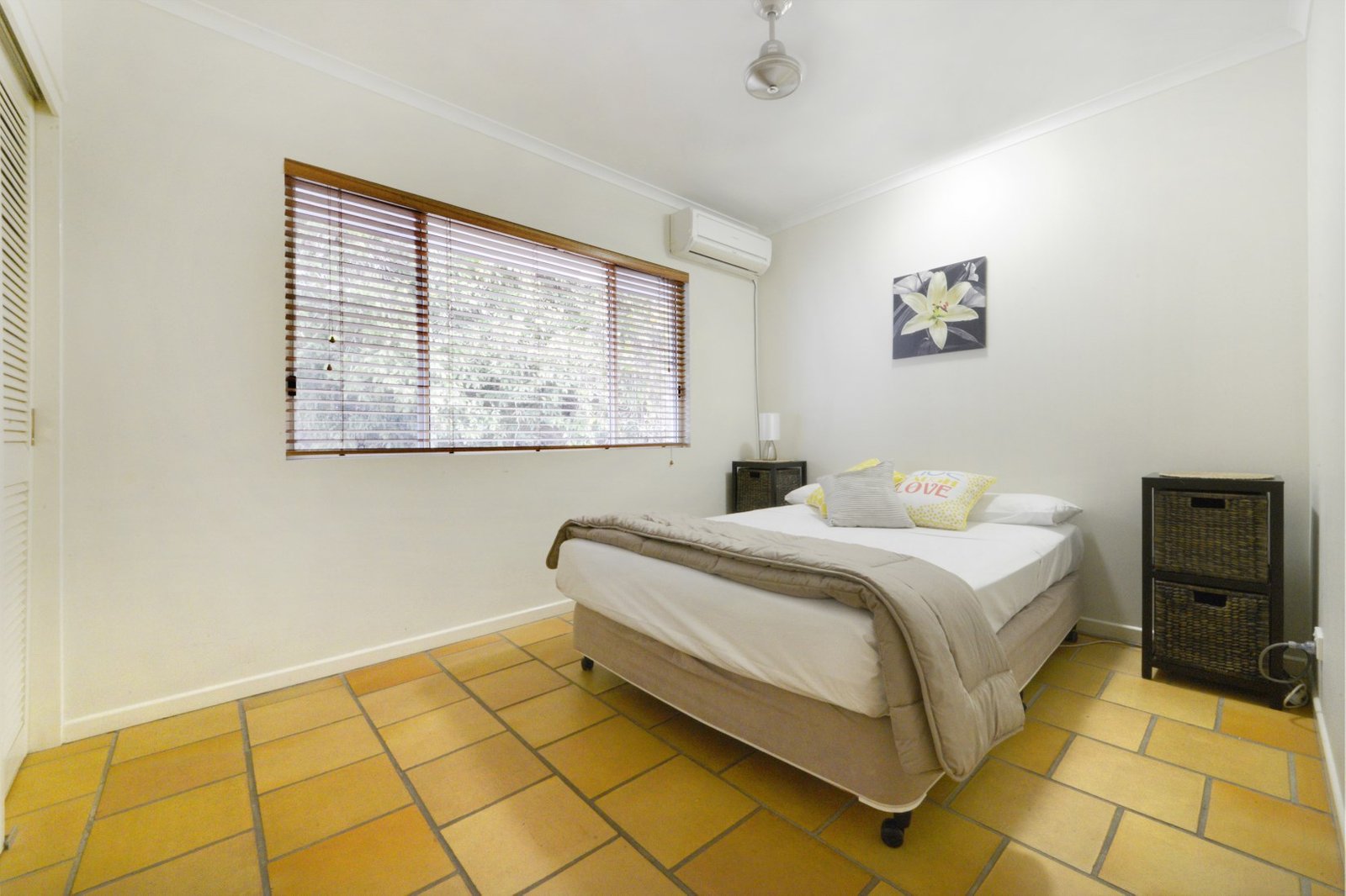 6/12 Eshelby Drive CANNONVALE 14