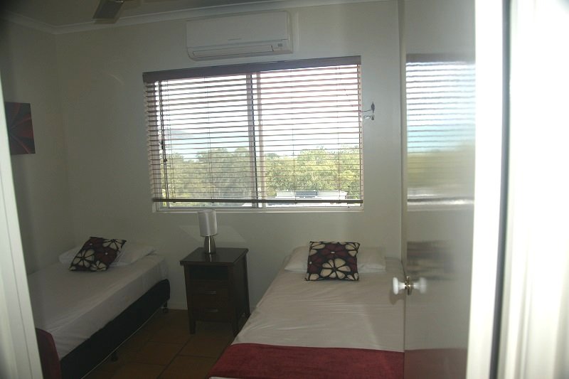 6/12 Eshelby Drive CANNONVALE 15