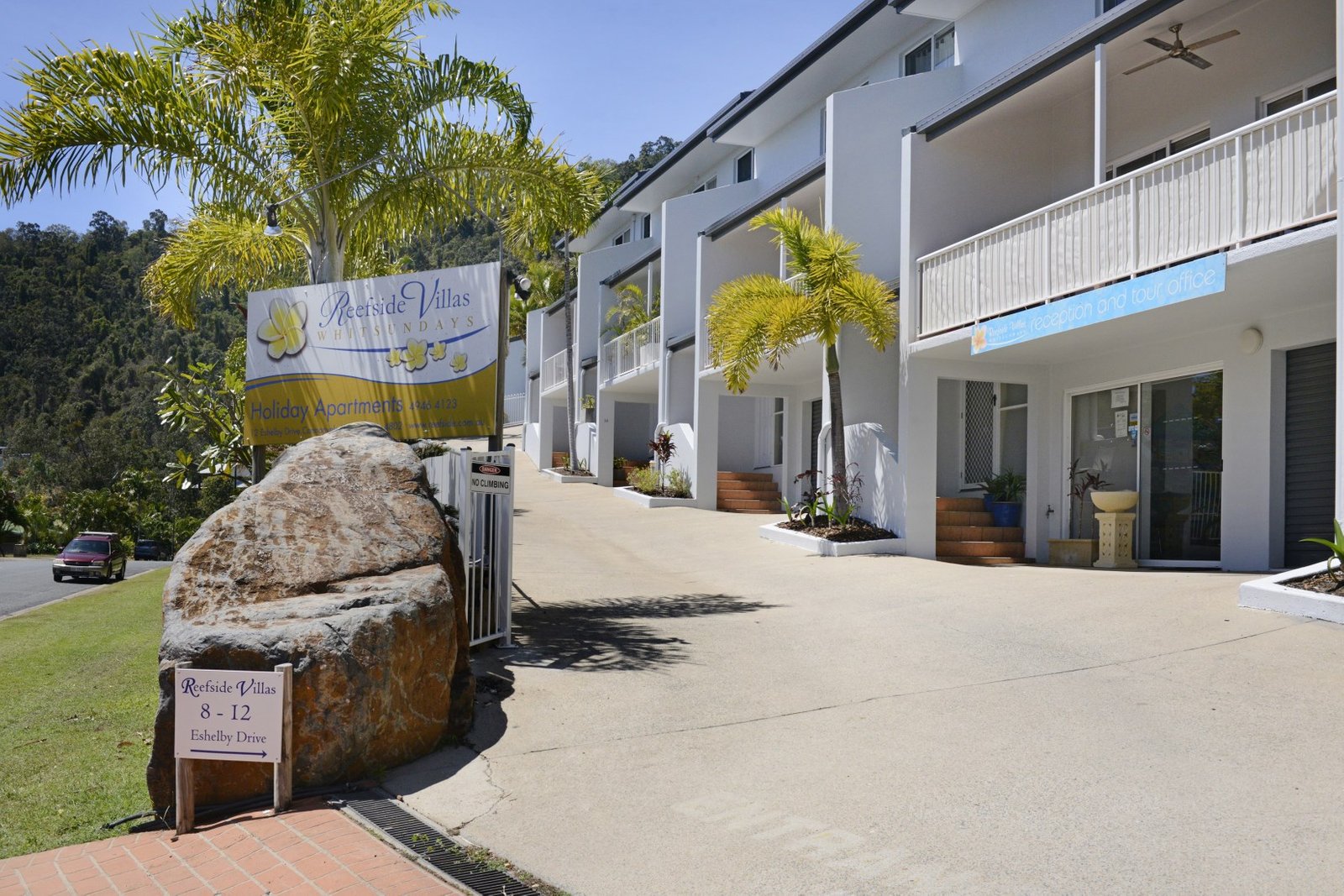 6/12 Eshelby Drive CANNONVALE 18