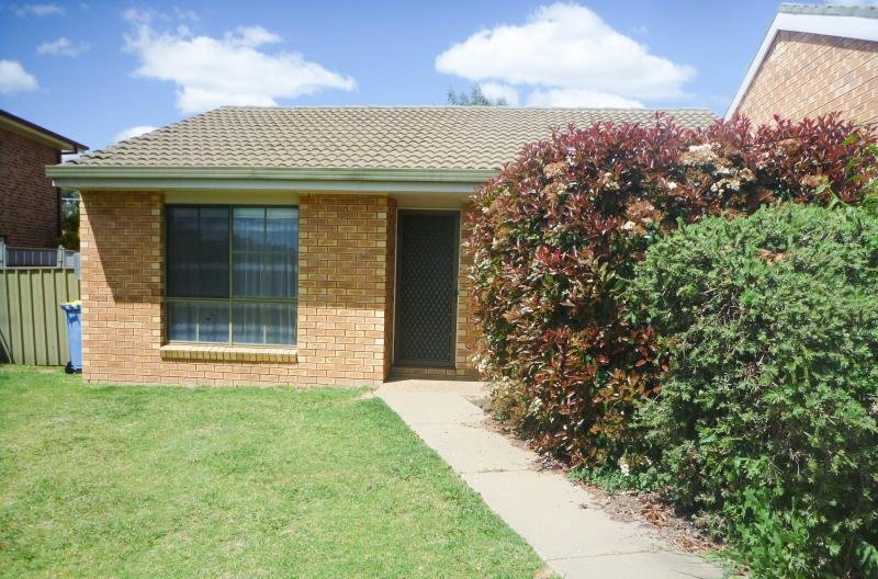 6/12 Wewak Street ASHMONT 2